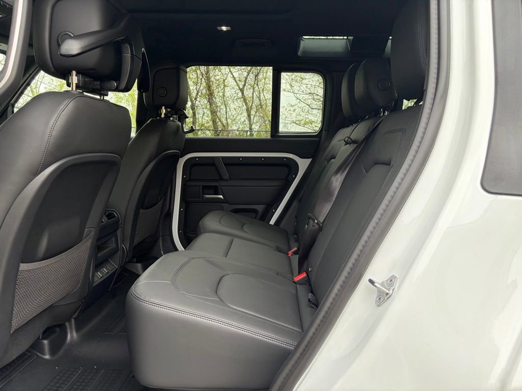 New 2026 Land Rover Defender 110 X-Dynamic SE AWD/4WD image 12