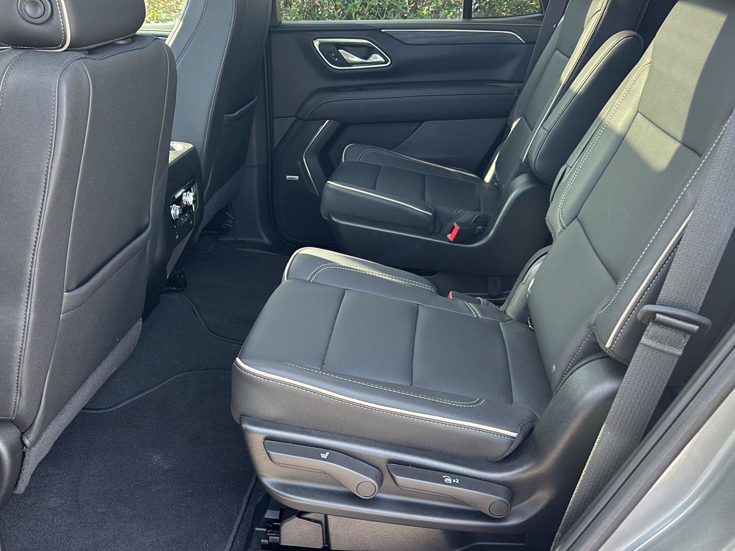Used 2023 GMC Yukon SLT w/ SLT Premium Package RWD image 15