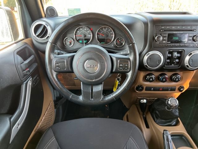 Used 2014 Jeep Wrangler Unlimited Sahara image 12