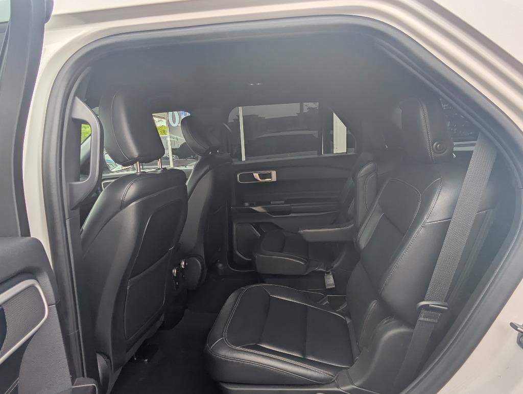 Used 2020 Ford Explorer XLT w/ Equipment Group 202A AWD/4WD image 40