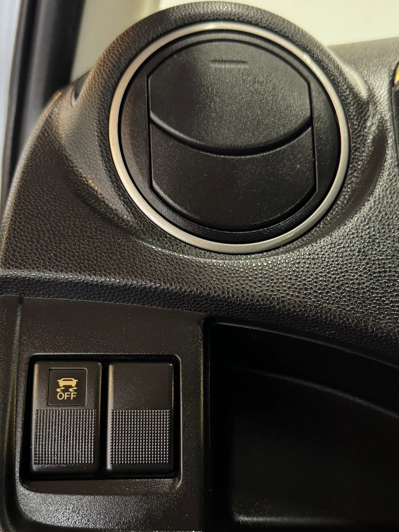 Used 2012 MAZDA MAZDA5 Sport image 15