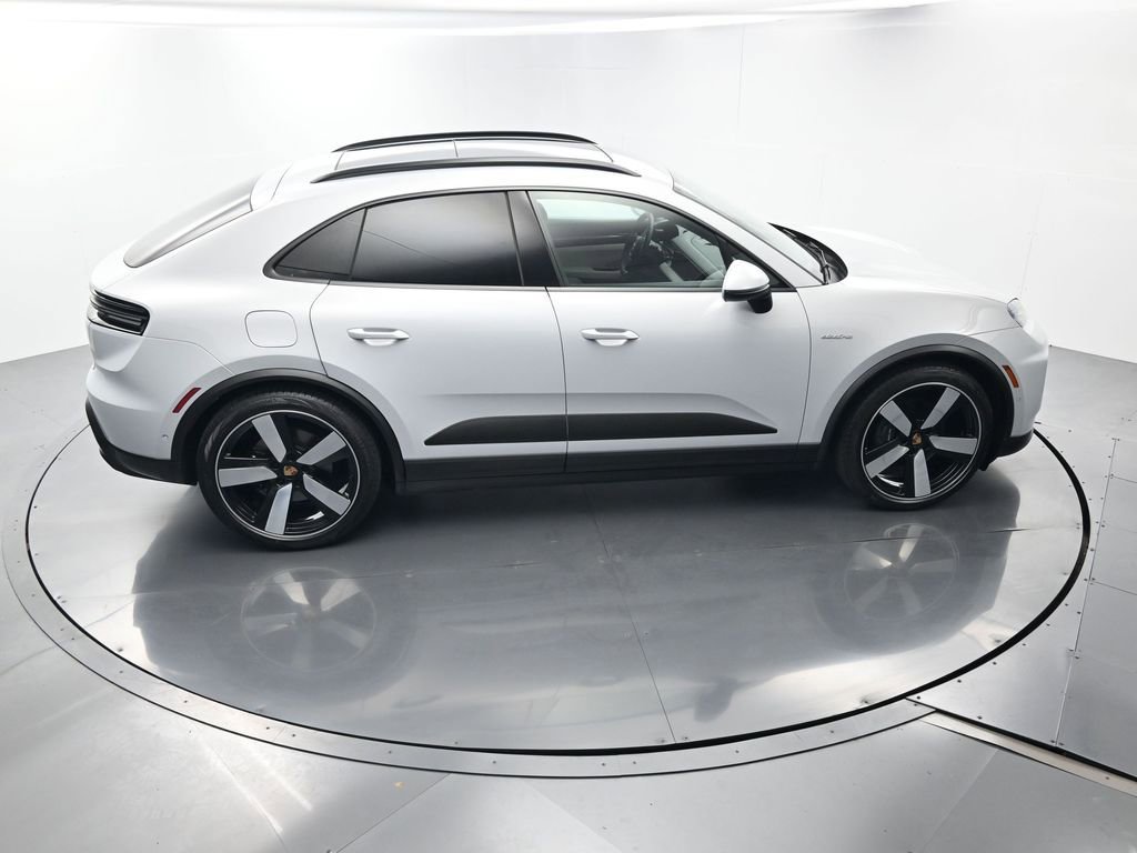 Certified 2025 Porsche Macan Electric image 41