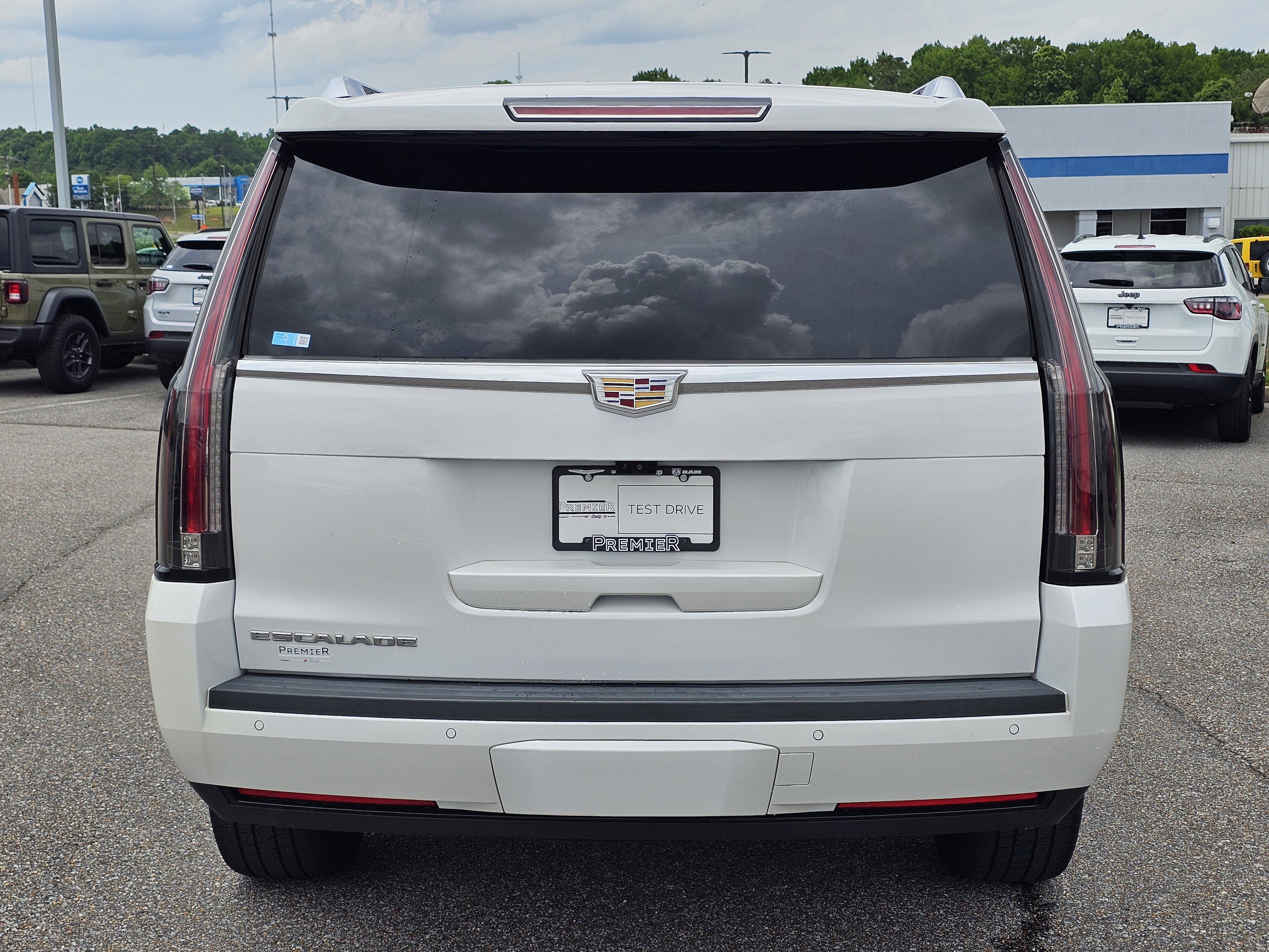 Used 2020 Cadillac Escalade Luxury AWD/4WD image 10
