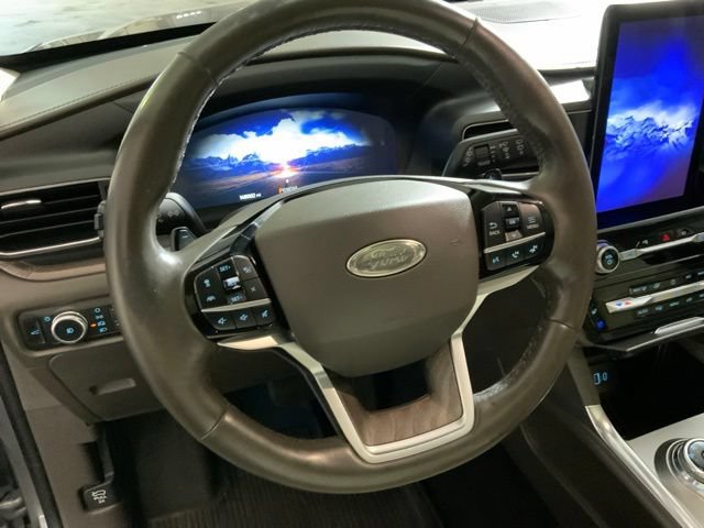 Used 2021 Ford Explorer Platinum w/ Equipment Group 601A AWD/4WD image 16