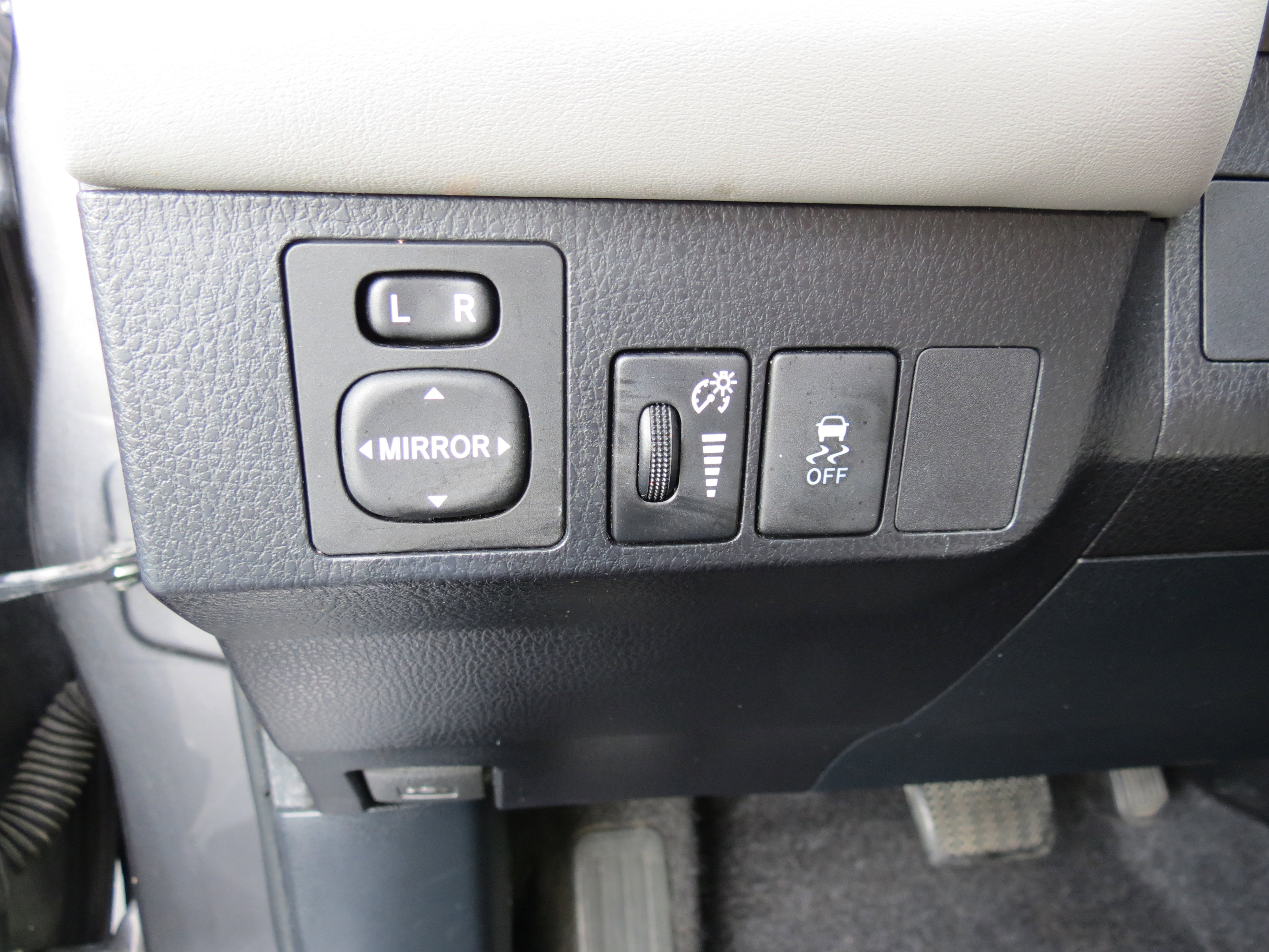 Used 2013 Toyota RAV4 XLE FWD image 18