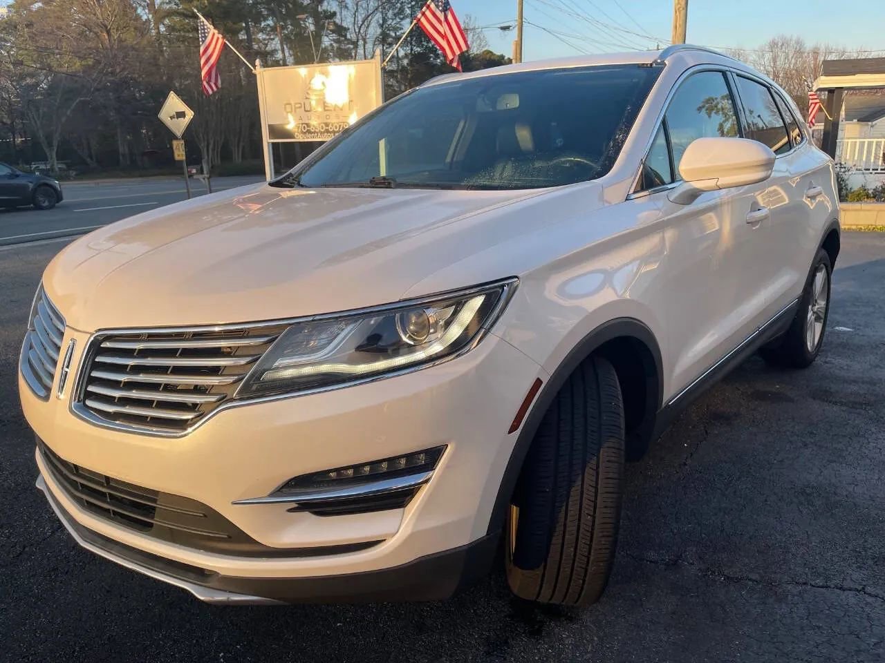 Used 2017 Lincoln MKC Premiere FWD image 3