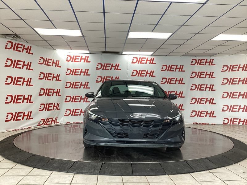 Used 2023 Hyundai Elantra SEL w/ Convenience Package FWD image 2
