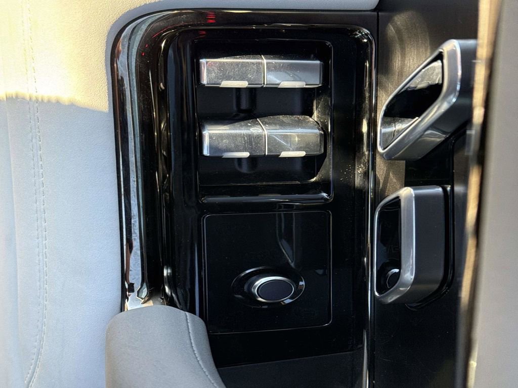 New 2025 Land Rover Range Rover SV image 24