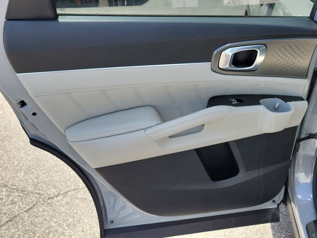Used 2022 Kia Sorento SX FWD image 9