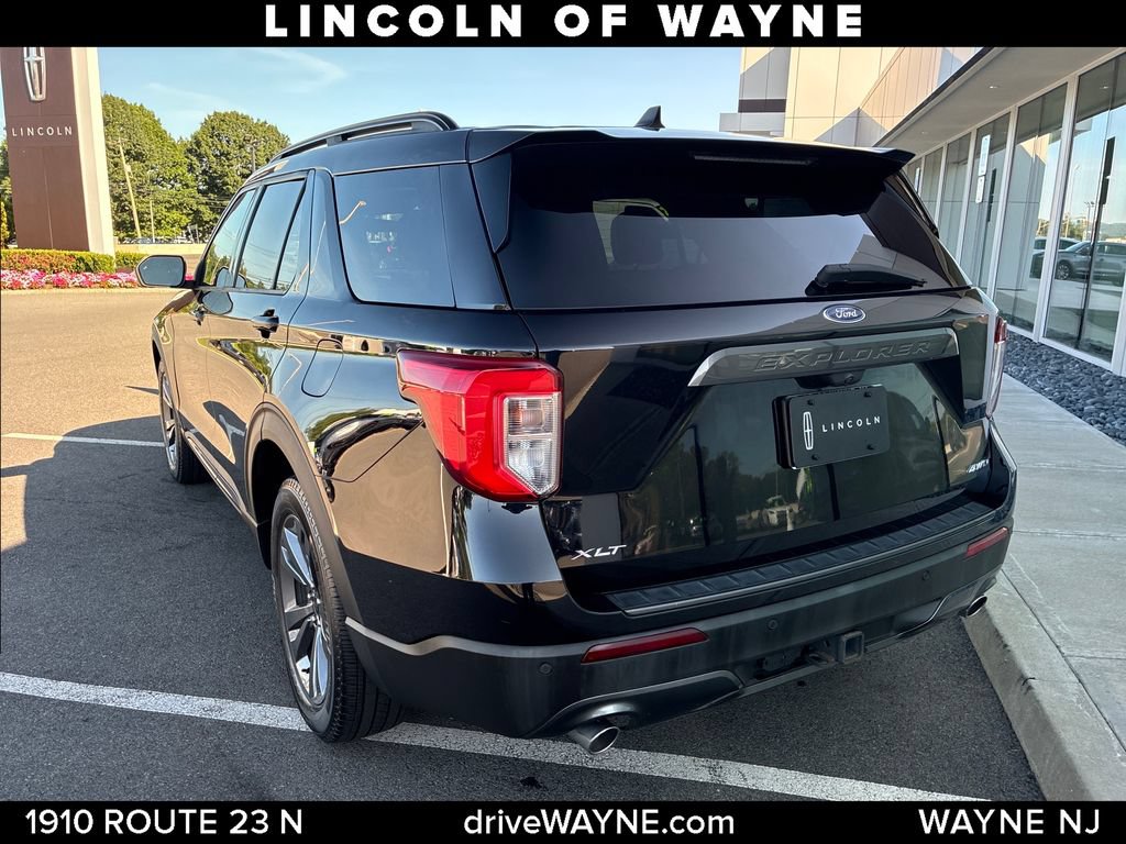 Used 2022 Ford Explorer XLT w/ Equipment Group 202A AWD/4WD image 3