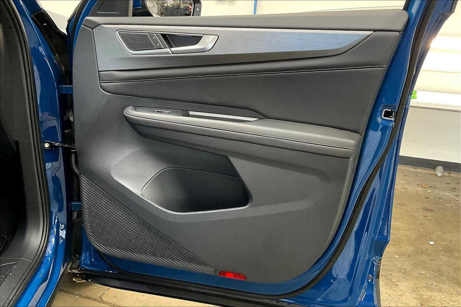 New 2025 Volkswagen Atlas Cross Sport SE image 28