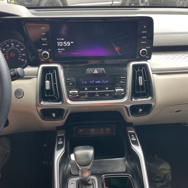 Used 2023 Kia Sorento S w/ Panoramic Sunroof Package image 16