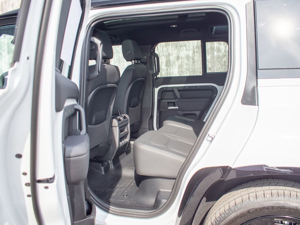 New 2026 Land Rover Defender 110 X-Dynamic SE image 21