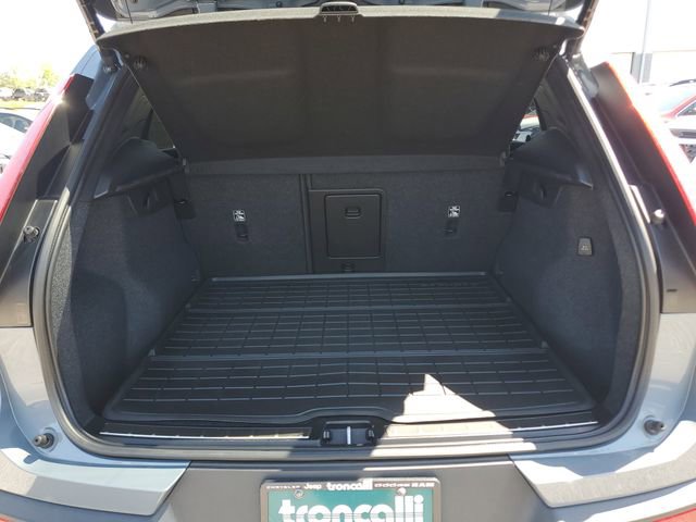 Used 2023 Volvo XC40 B5 Plus w/ Climate Package image 9