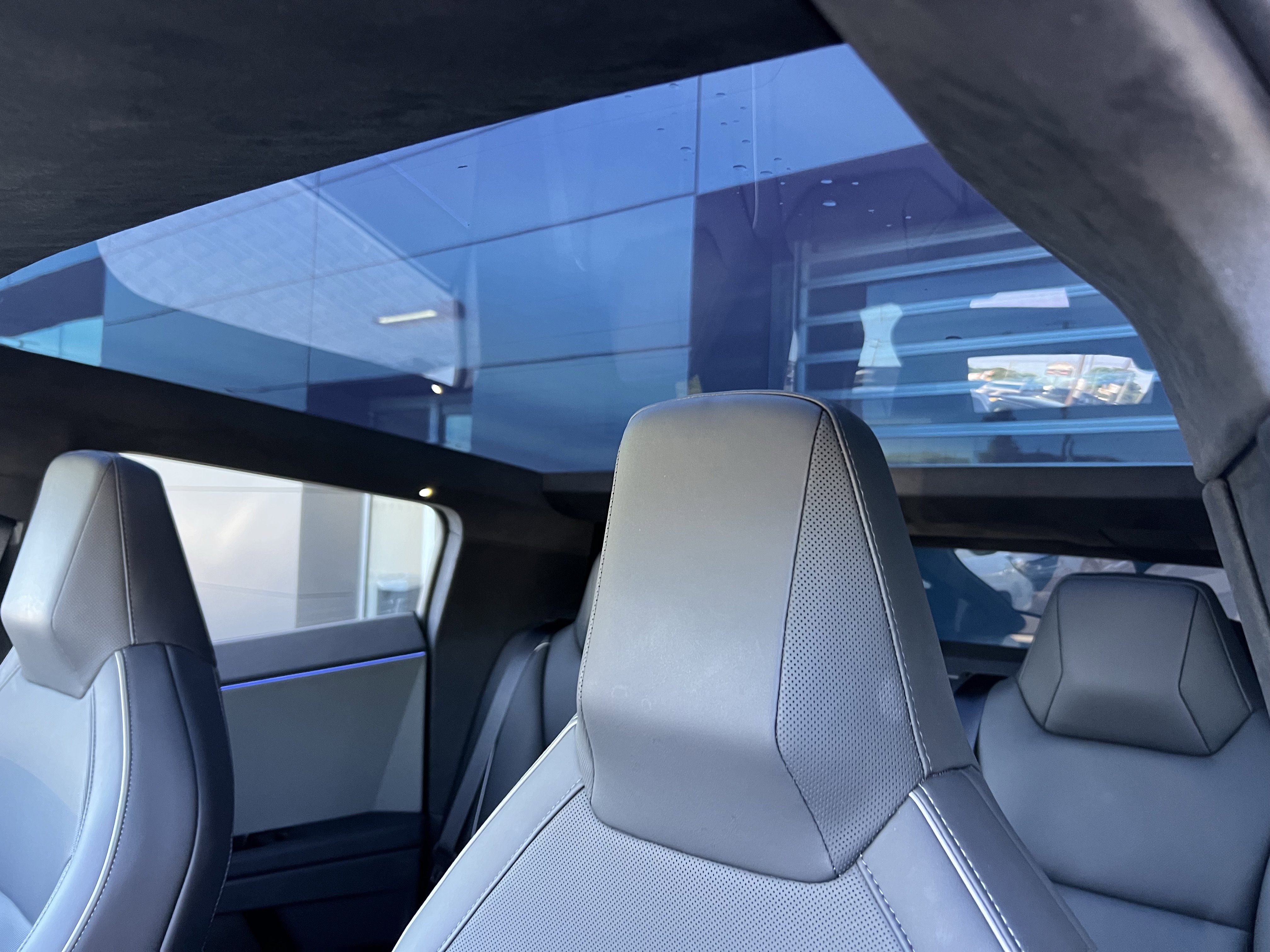 Used 2024 Tesla Cybertruck AWD Crew Cab image 21