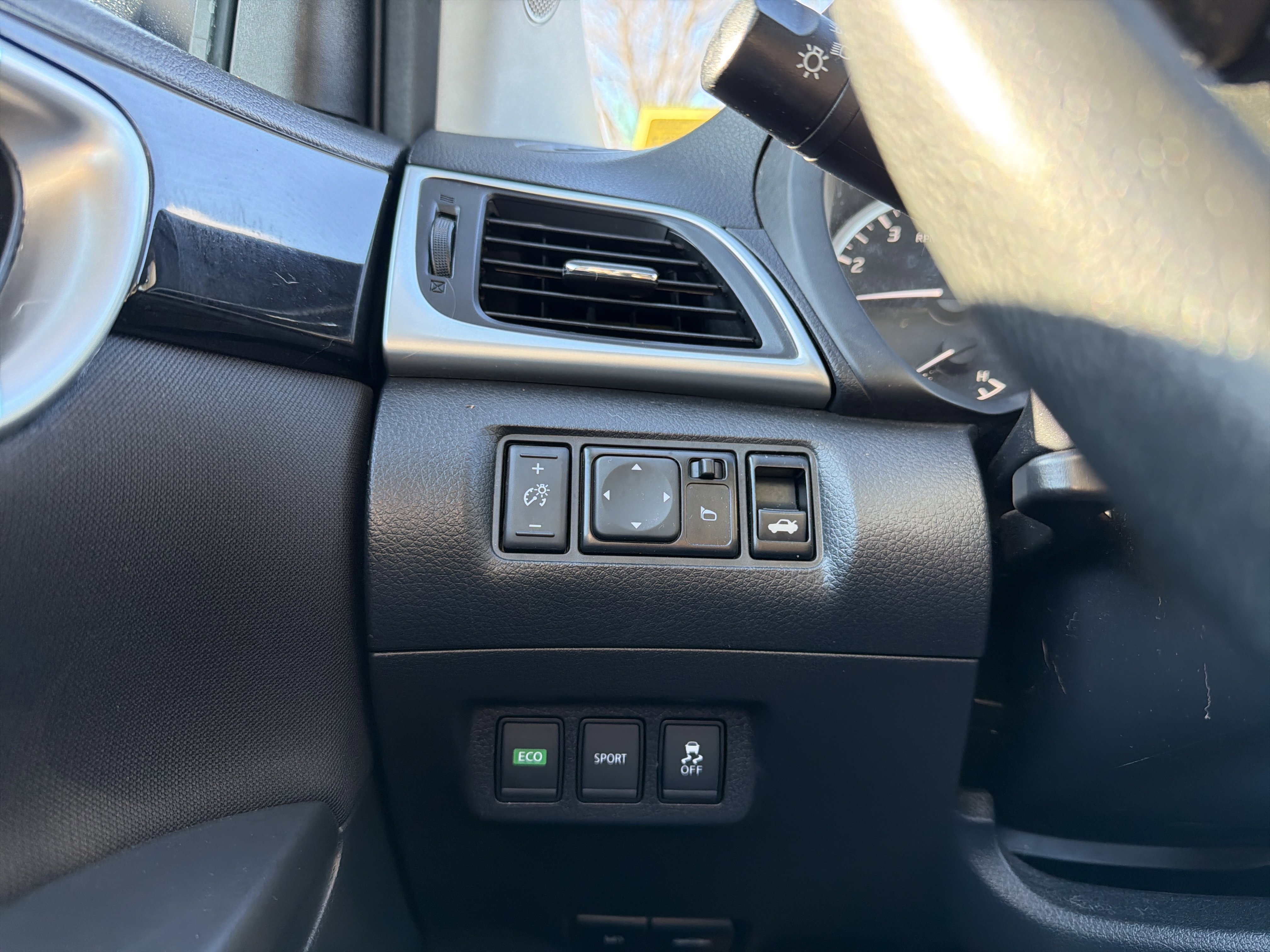 Certified 2018 Nissan Sentra SV w/ Protection Package image 22