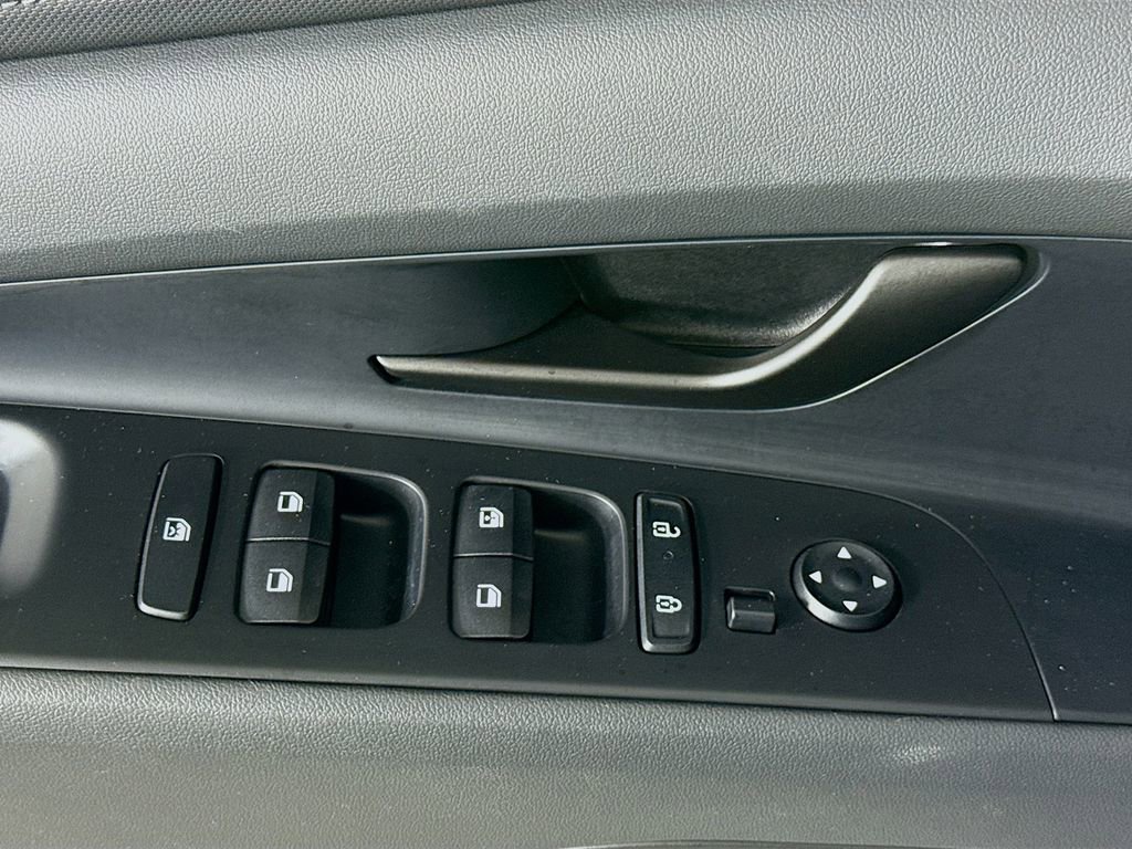 Certified 2025 Hyundai Elantra Sport FWD image 22