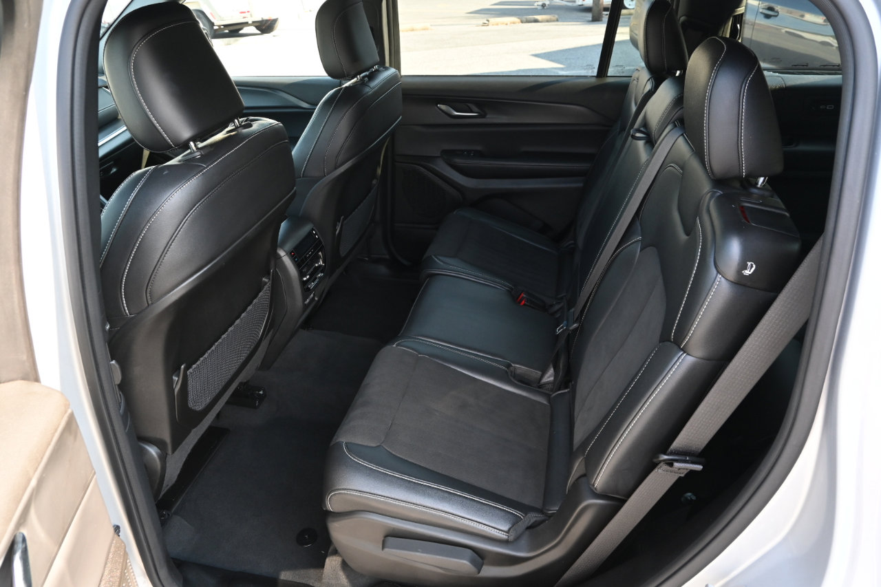 Used 2024 Jeep Grand Cherokee L Laredo image 21