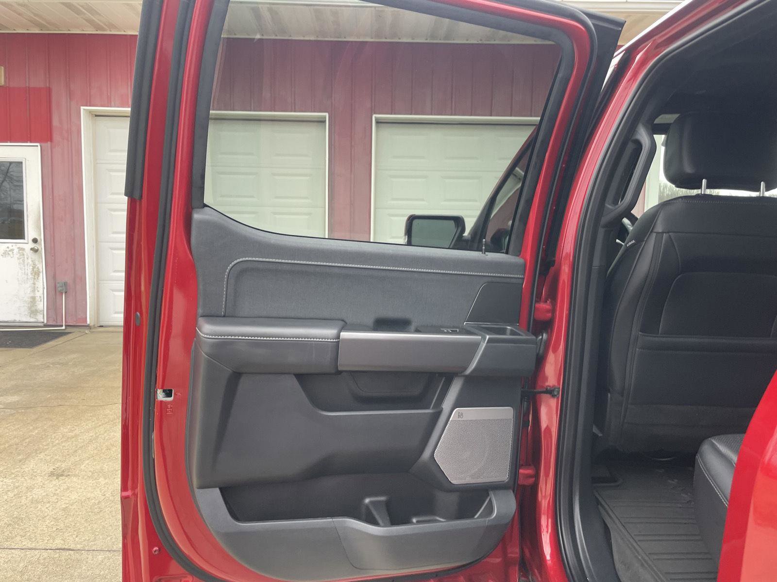 Used 2025 Ford F150 Lariat w/ Equipment Group 501A Mid image 25