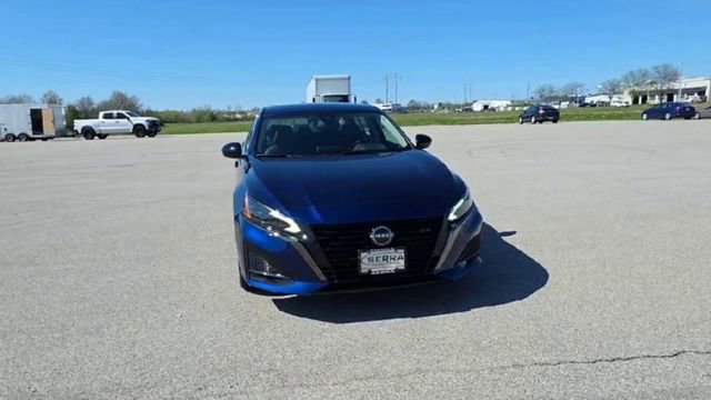 Used 2023 Nissan Altima 2.5 SR image 2