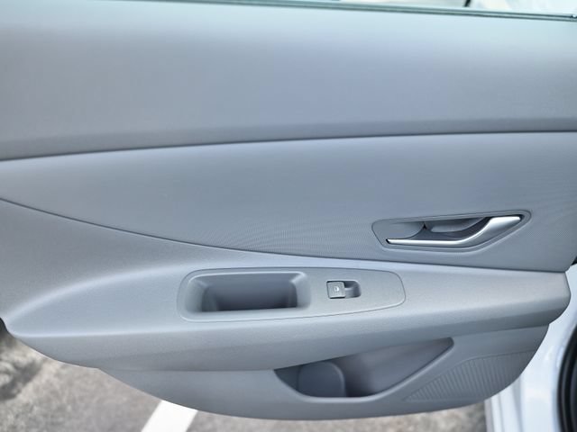 Used 2025 Hyundai Elantra Sport FWD image 22