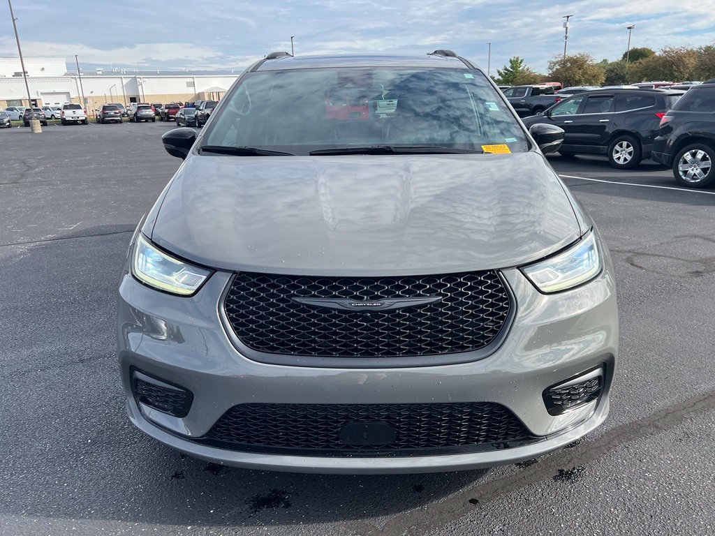 Used 2025 Chrysler Pacifica Limited FWD image 6