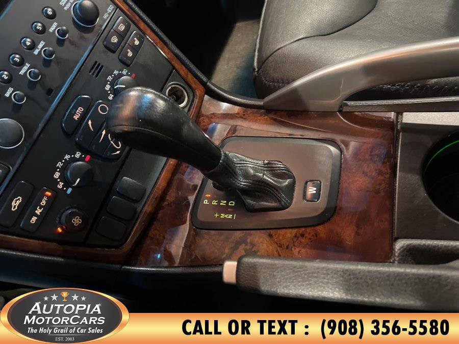 Used 2005 Volvo XC70 image 26