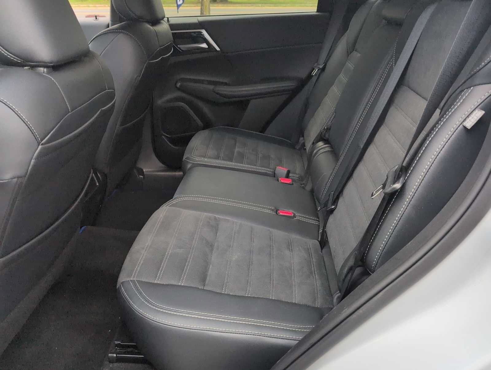 Used 2024 Mitsubishi Outlander SE AWD/4WD image 19