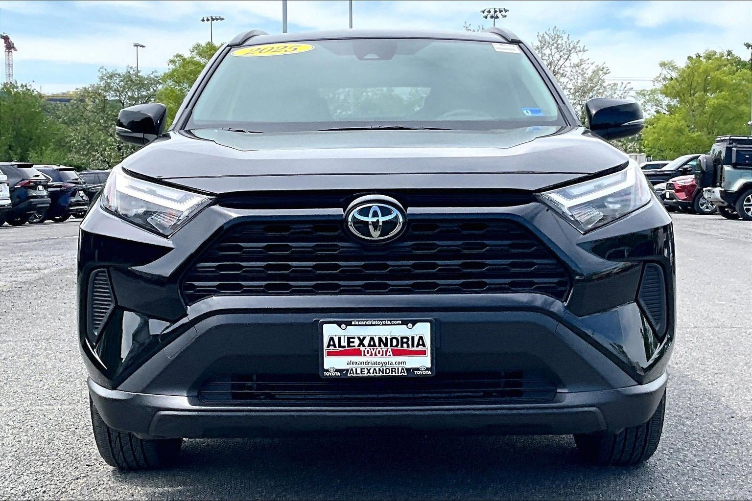 Used 2025 Toyota RAV4 XLE AWD/4WD image 3