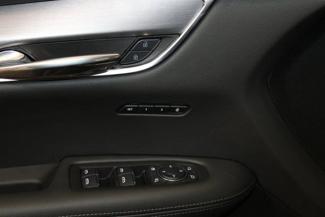 New 2025 Cadillac XT6 Luxury image 28