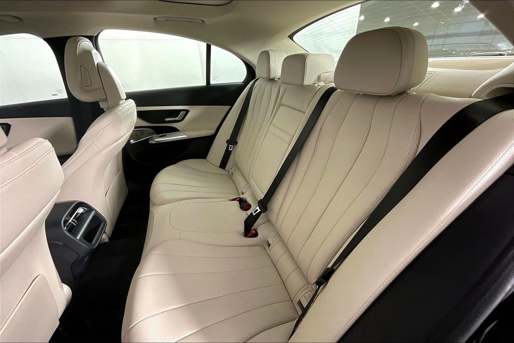 New 2026 Mercedes-Benz E 350 4MATIC Sedan image 10