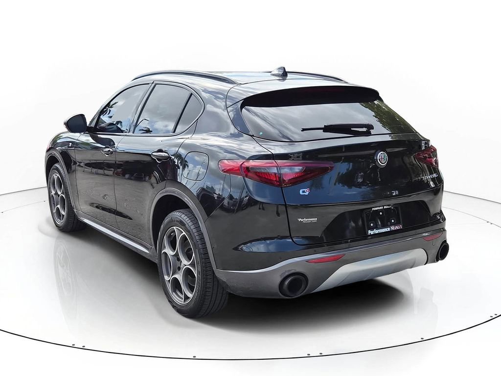 Used 2022 Alfa Romeo Stelvio Ti image 4