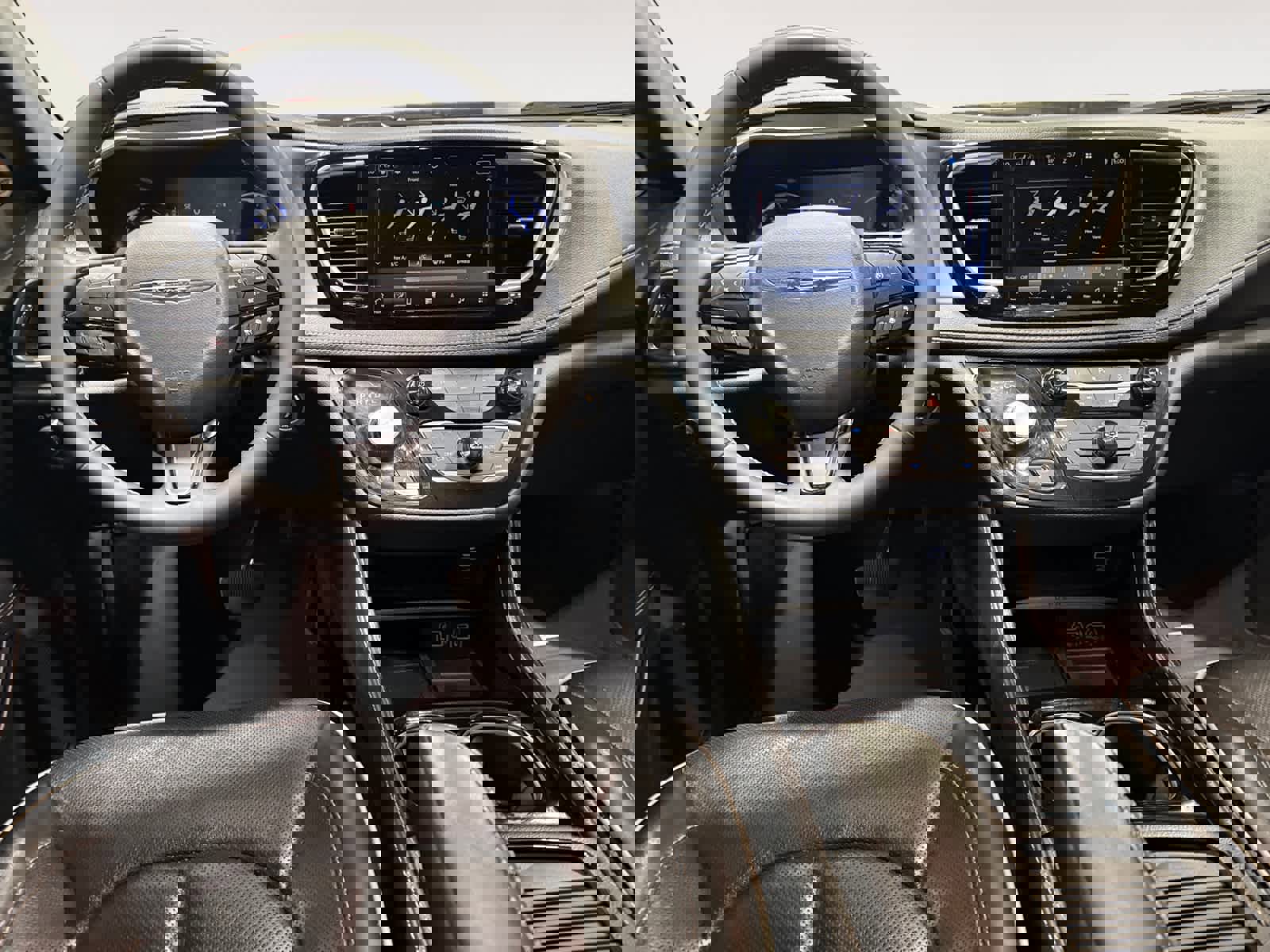 Used 2023 Chrysler Pacifica Limited w/ Uconnect Theater Family Group image 11