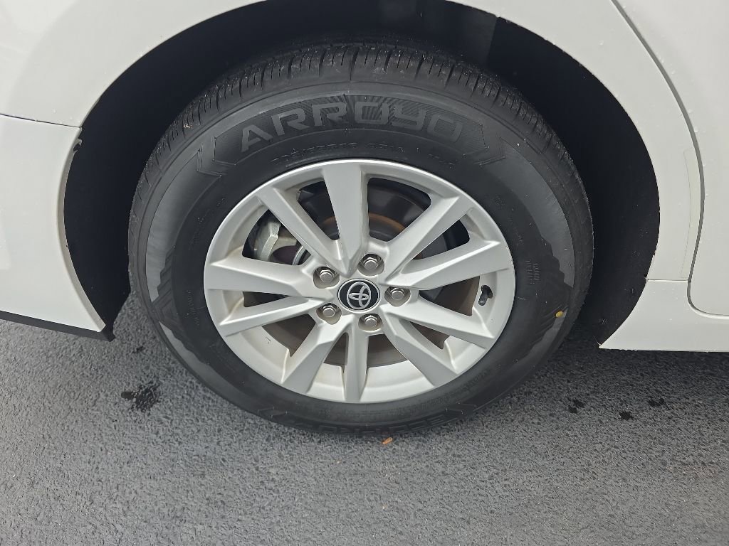 Used 2025 Toyota Camry LE FWD image 32