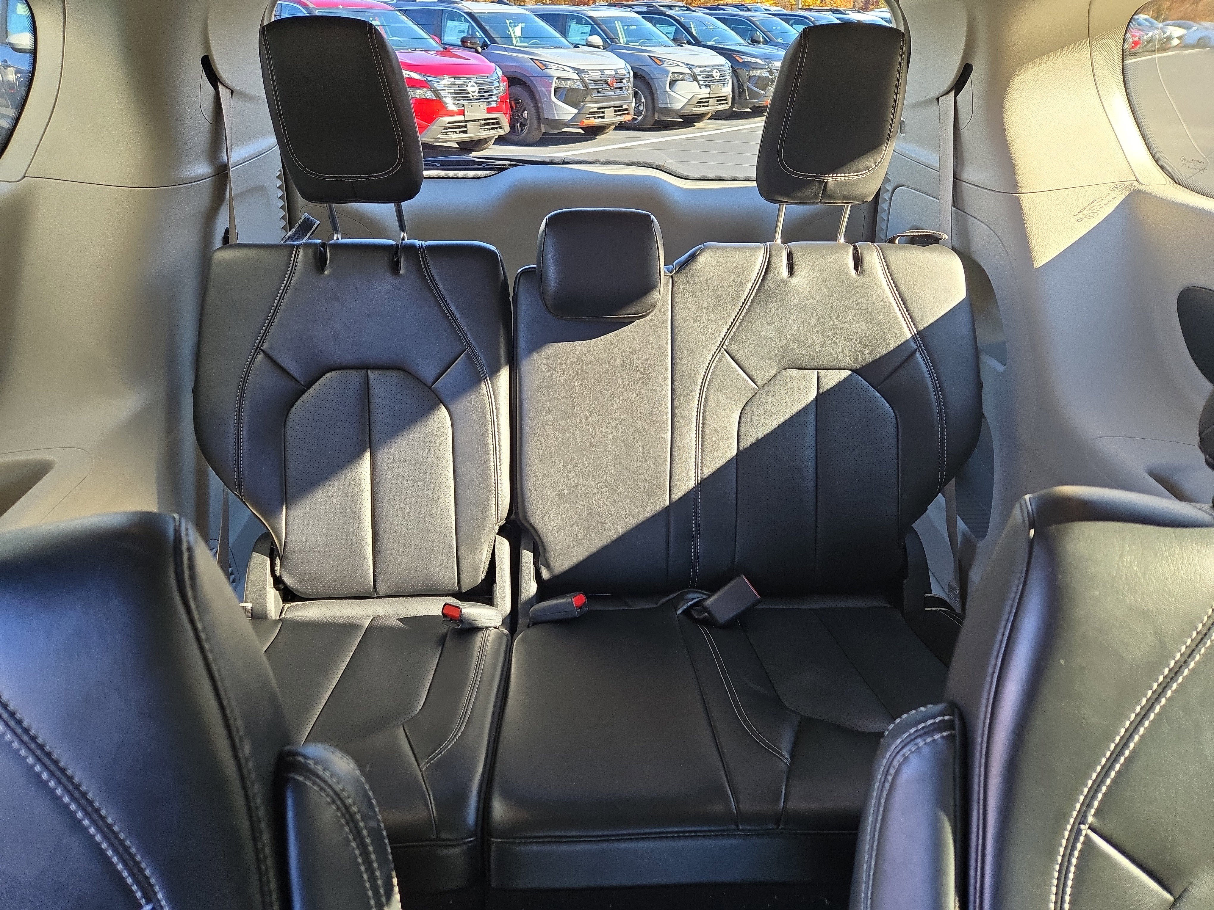 Used 2024 Chrysler Pacifica Touring-L image 29