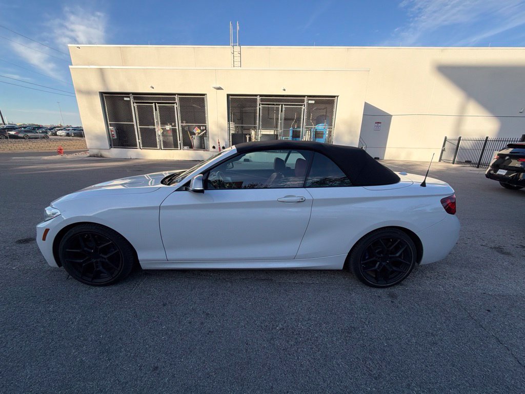 Used 2016 BMW M235i xDrive Convertible AWD/4WD image 2