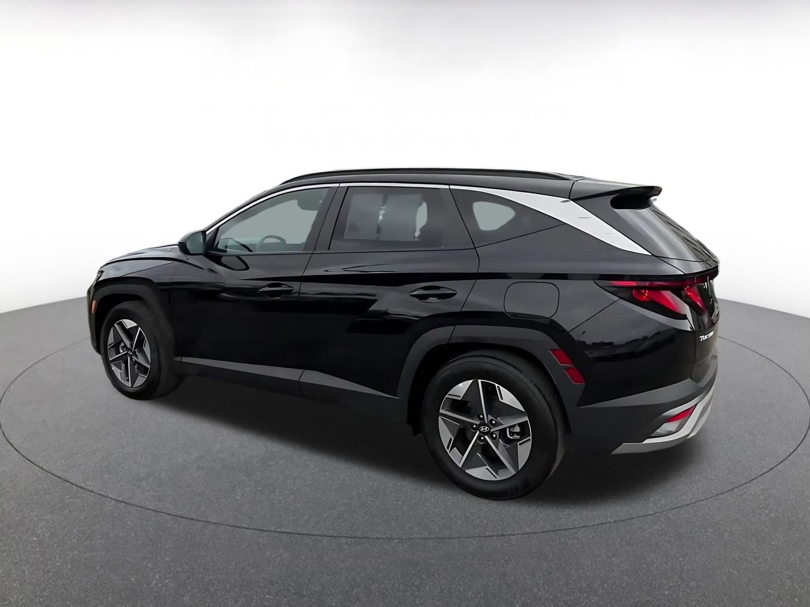 Used 2025 Hyundai Tucson SEL FWD image 4