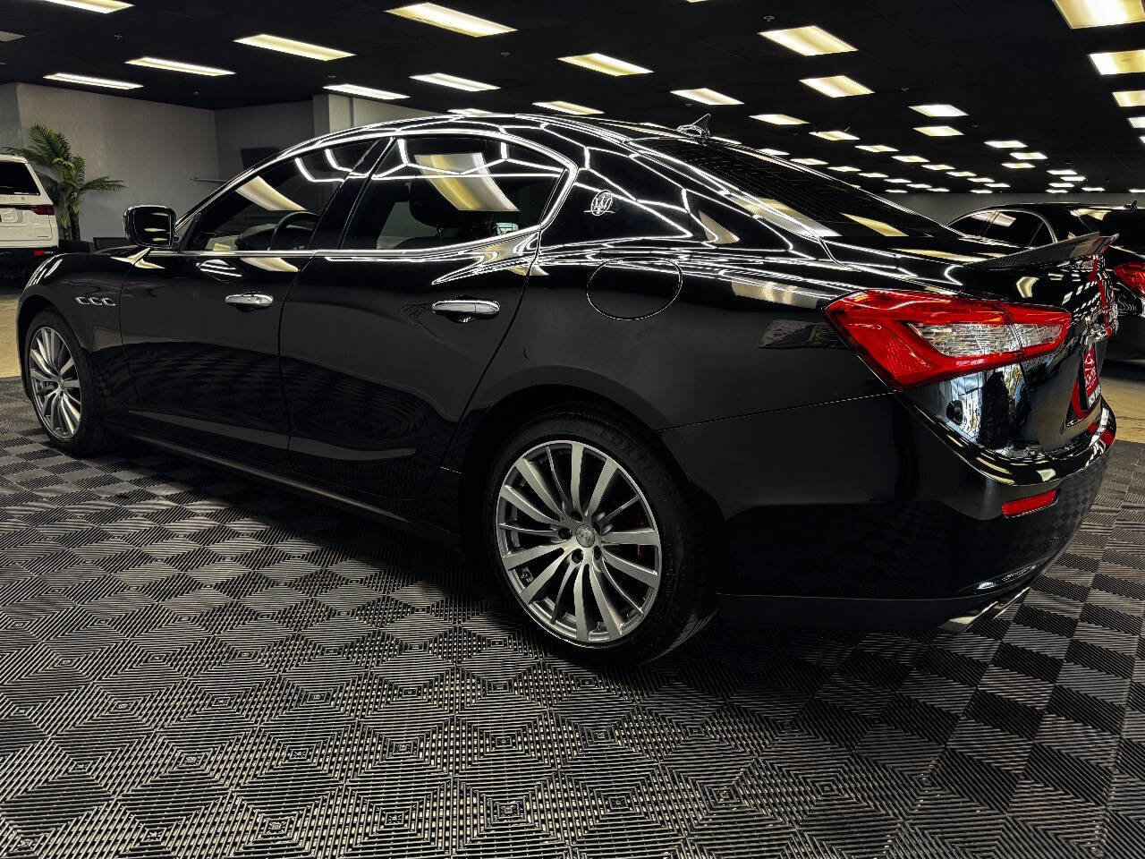 Used 2016 Maserati Ghibli S image 8