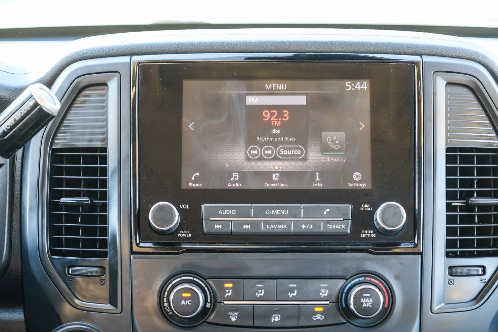 Used 2022 Nissan Titan SV RWD image 16