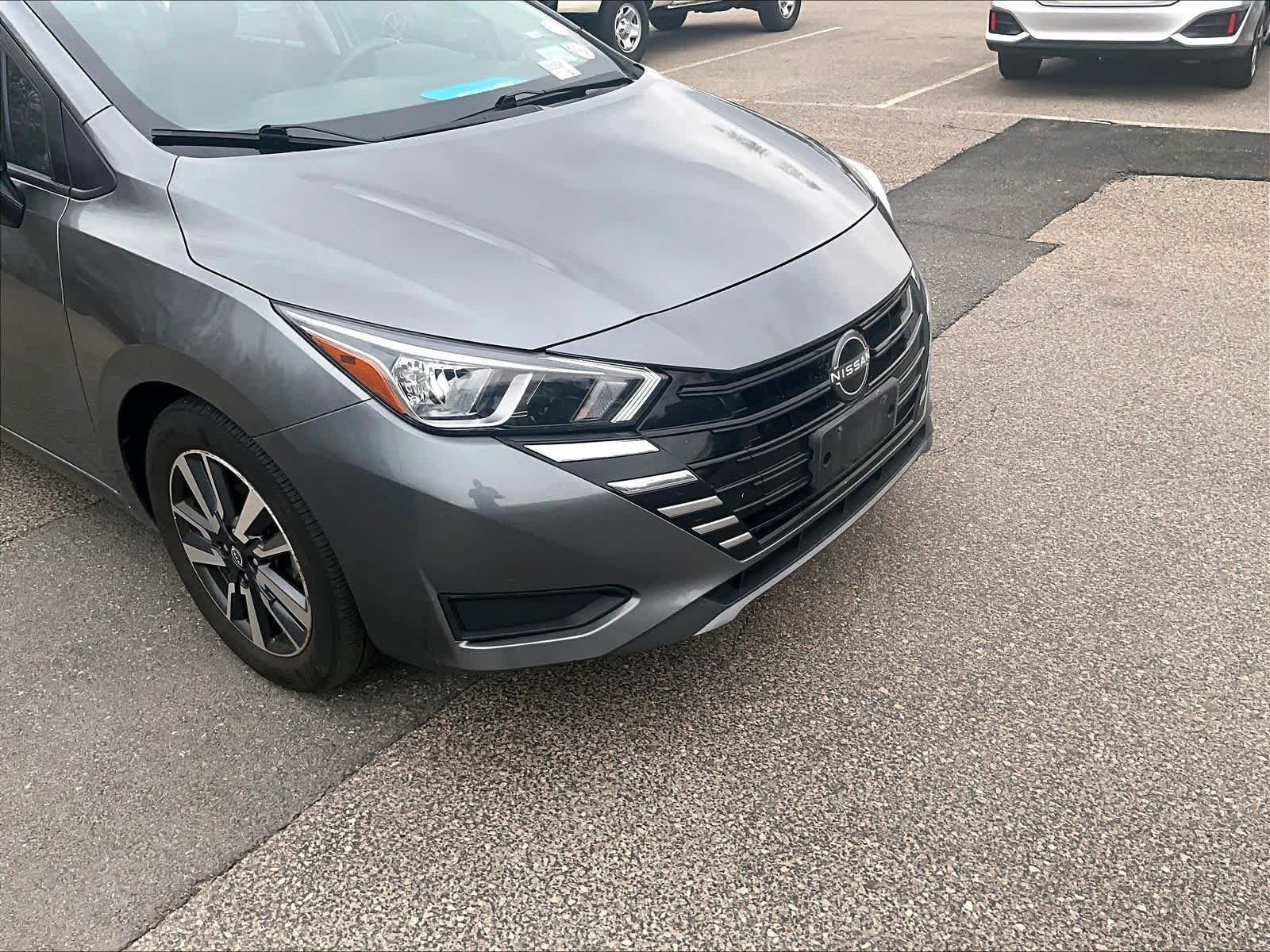 Used 2023 Nissan Versa SV FWD image 5
