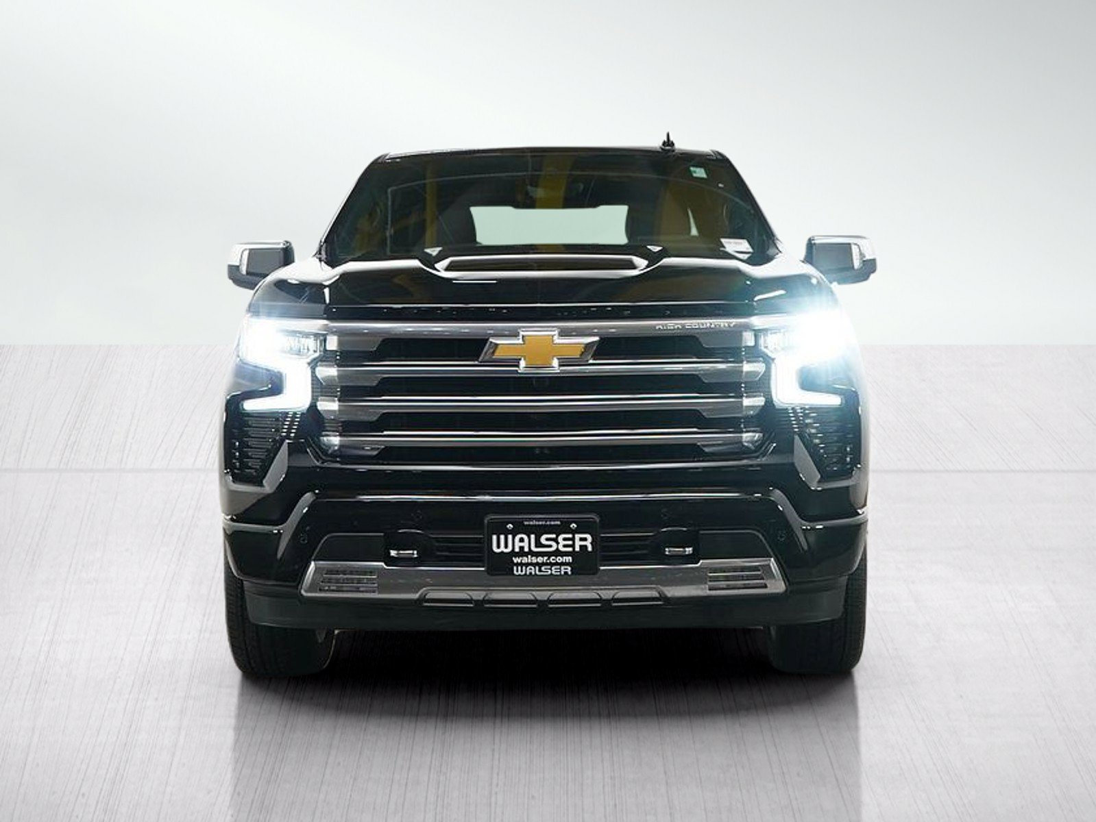 Used 2024 Chevrolet Silverado 1500 High Country w/ High Country Premium Package AWD/4WD image 9
