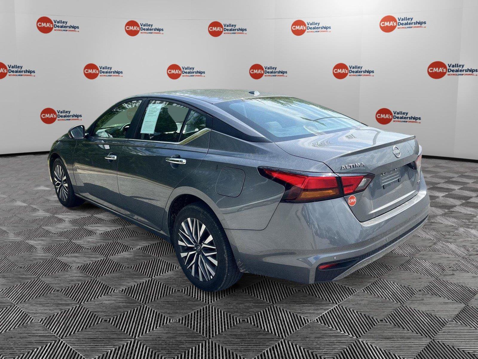 Used 2025 Nissan Altima 2.5 SV AWD/4WD image 3