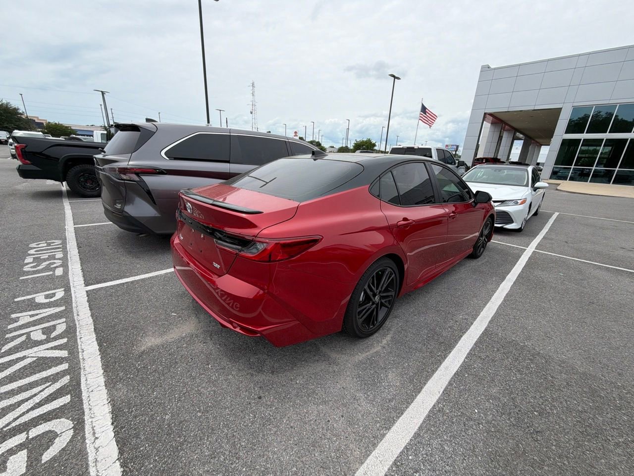 Used 2025 Toyota Camry XSE FWD image 3