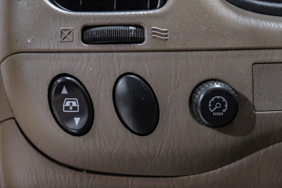 Used 2004 Toyota Sequoia SR5 image 26