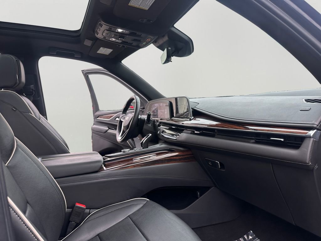 Used 2022 Cadillac Escalade ESV Premium Luxury image 11