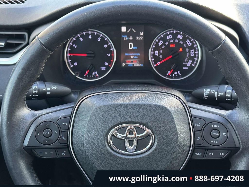 Used 2022 Toyota RAV4 XLE Premium image 21