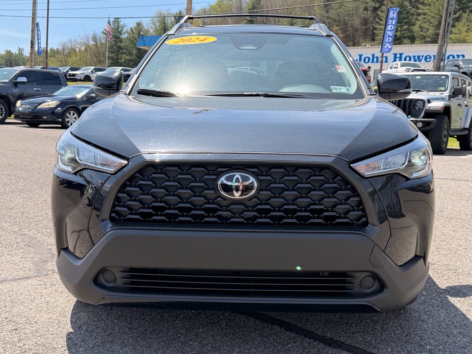 Used 2024 Toyota Corolla Cross LE w/ Moonroof Package AWD/4WD image 9