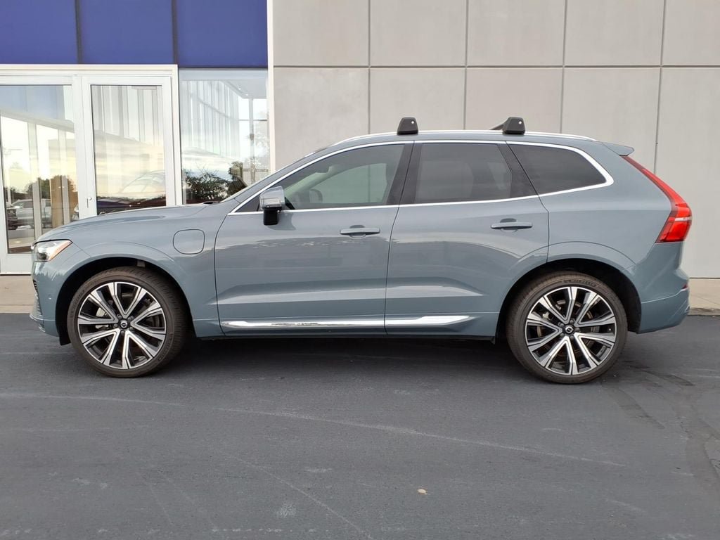 Certified 2023 Volvo XC60 T8 Ultimate w/ Climate Package AWD/4WD image 3
