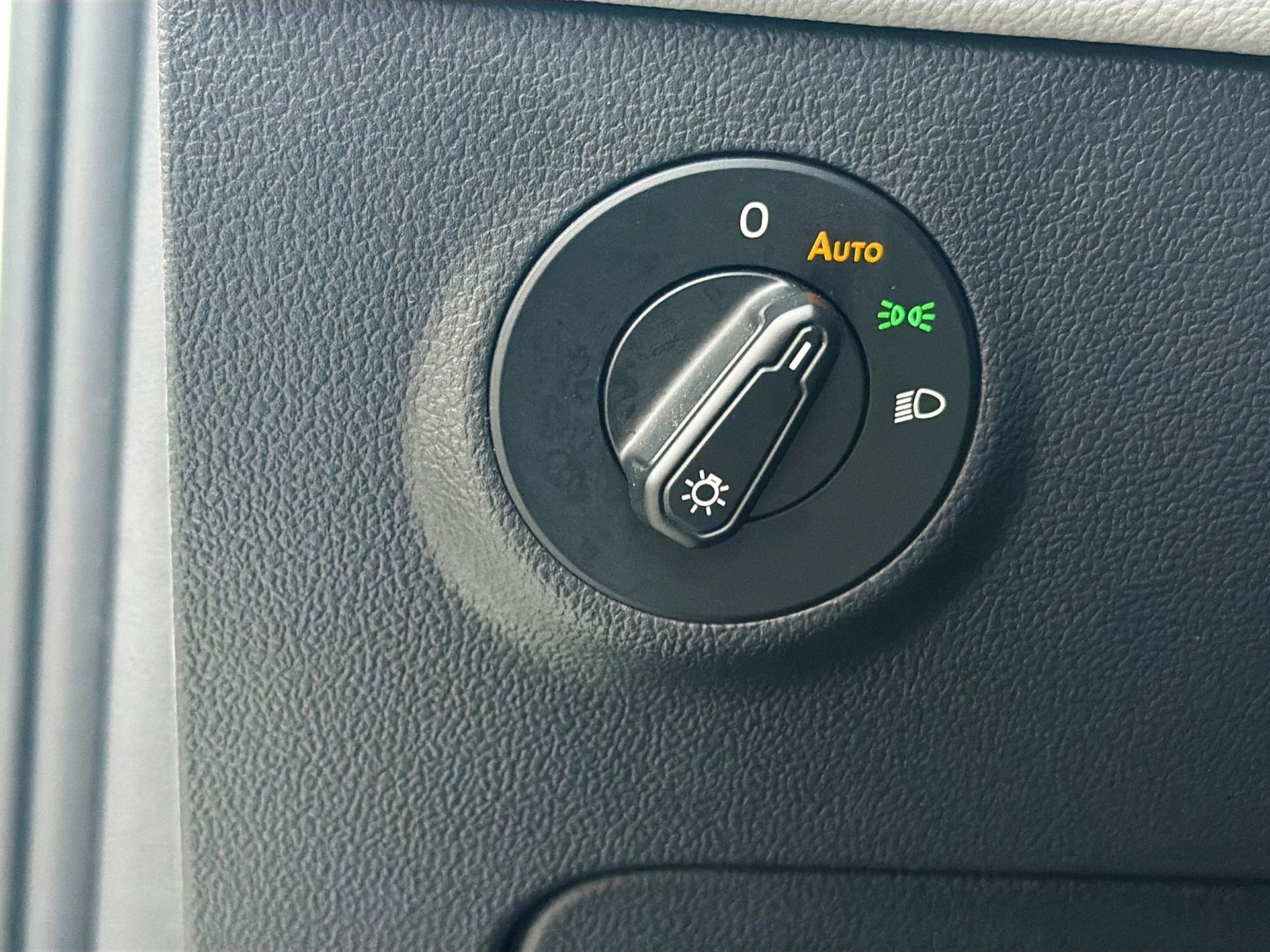 Used 2023 Volkswagen Taos SE w/ Panoramic Sunroof Package image 13