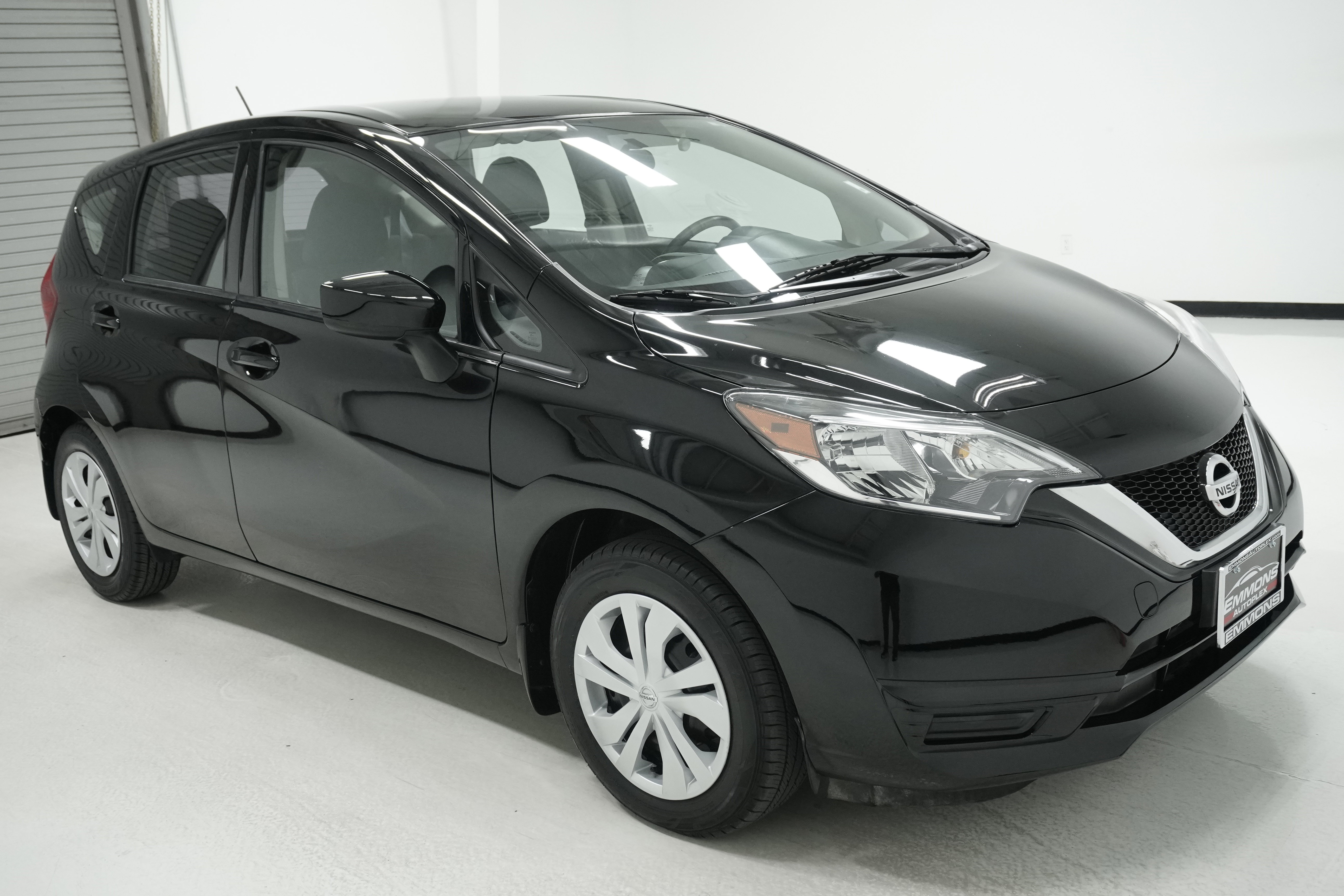 Used 2018 Nissan Versa Note SV image 2